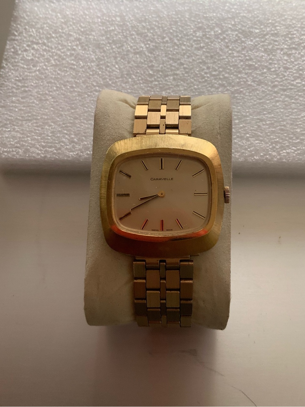 RARE Vtg 1973 CARAVELLE N3  BULOVA MENS GOLD TONE MANUAL WIND WATCH. Swiss.